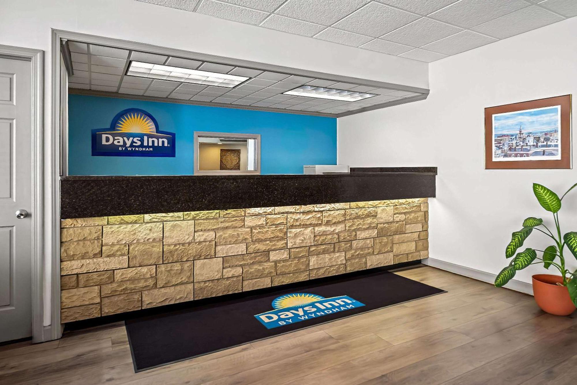 Days Inn By Wyndham Dubuque Exterior foto